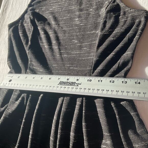 Women’s Sleeveless Crew Neck Knee-length Dress size M, Black - Picture 4 of 9